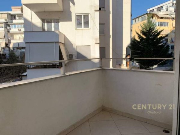 Tirane, shes apartament 1+1+BLK Kati 1, 130.000 Euro (kopshti Zoologjik)
