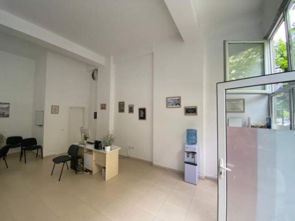 Tirane, shitet ambjent biznesi Kati 0, 63 m² 1.700 Euro/m2 (Yzberisht)