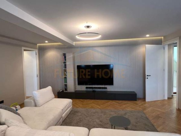 Tirane, shitet apartament Kati 8, 117 m² 170.000 Euro (Rruga e Kavajes)