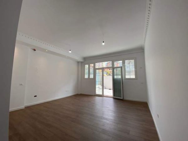 Tirane, shitet apartament 3+1+BLK Kati 1, 133 m² 128.000 Euro (Fresku)