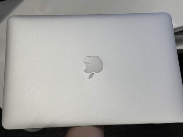 Tirane, shes Laptop Apple MacBook Air 13 inc 2015 35.000 Leke