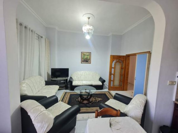 Tirane, JEPET  me qera apartament 2+1 Kati 4, 70 m² 600 Euro (QENDER)