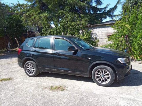 Tirane, shes makine BMW Viti 2011, 15 000 euro
