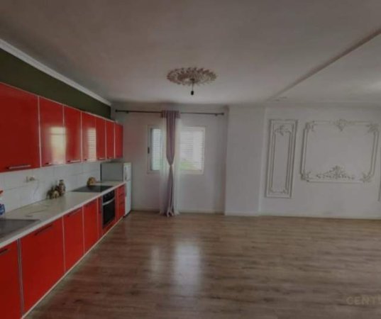 Tirane, jepet me qera zyre Kati 5, 137 m² 800 Euro (Myslym Shyri)