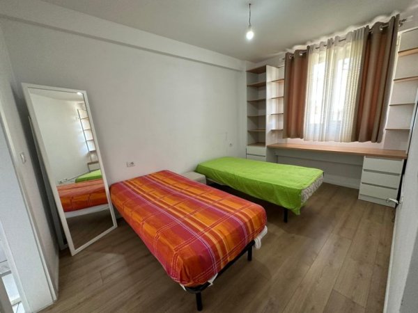 Tirane, jepet me qera apartament 2+1+Ballkon Kati 3, 81 m² 400 € (Shkoze)