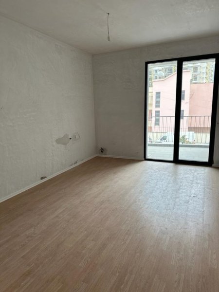 Tirane, shitet apartament 1+1+Ballkon Kati 1, 90 m² 120,000 € (Rruga Kongresi Manastirit)