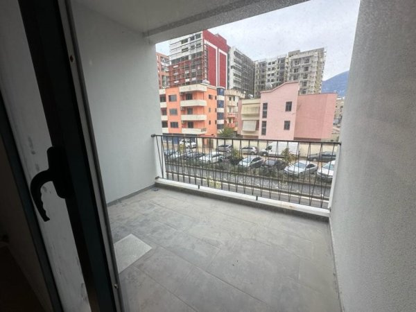 Tirane, shitet apartament 1+1+Ballkon Kati 1, 90 m² 120,000 € (Rruga Kongresi Manastirit)