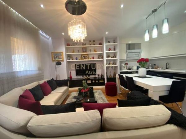 Tirane, shes apartament Kati 8, 190.000 Euro (rruga e kosovareve)