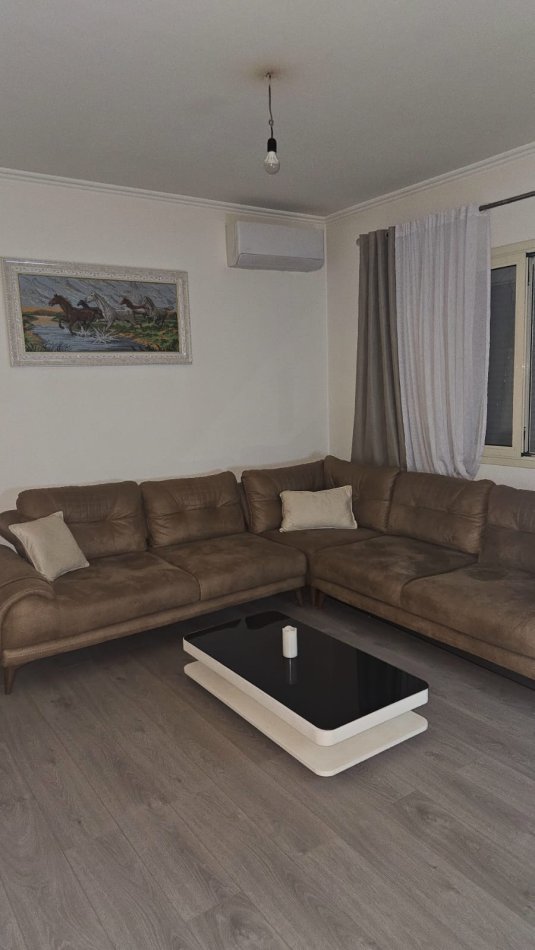 Tirane, jepet me qera apartament 2+1+Ballkon Kati 1, 110 m² 600 € (Rruga e Kavajes)