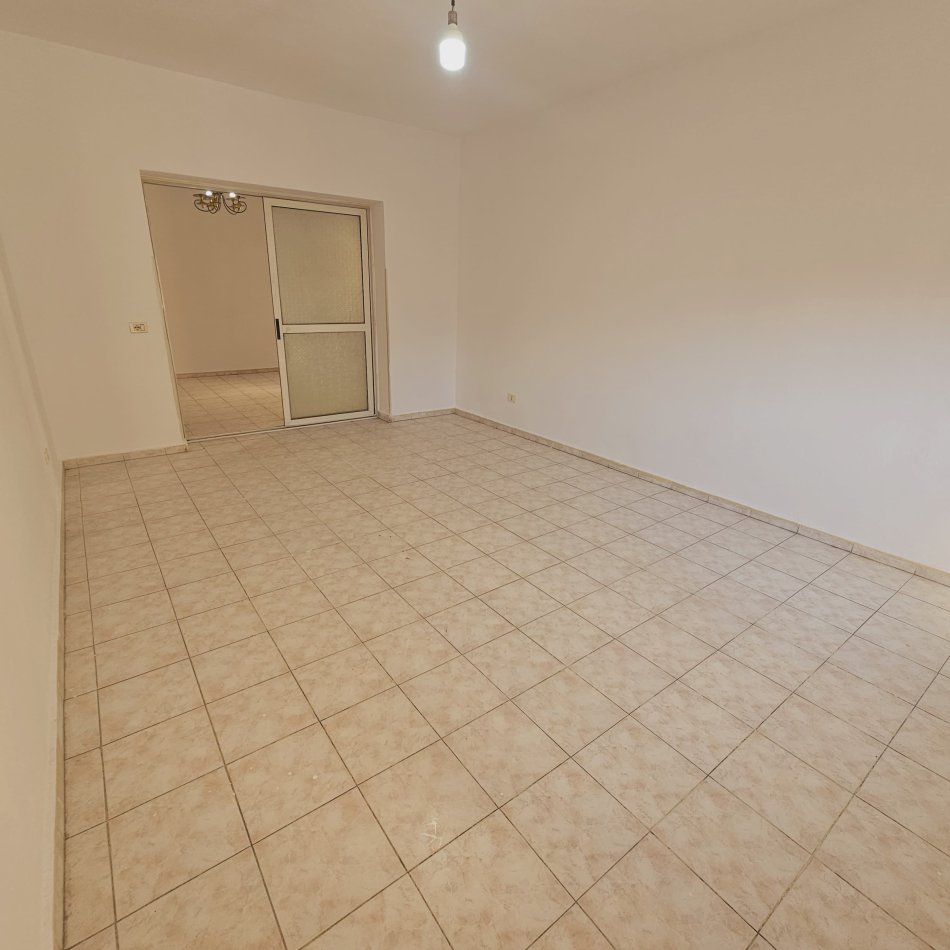 Tirane, shitet apartament 2+1+Aneks+Ballkon Kati 4, 93 m² 135.000 € (Bulevardi Zhan Dark)