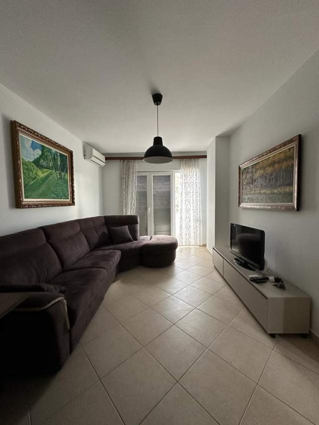 Tirane, jepet me qera apartament 1+1+BLK Kati 7, 74 m² 500 Euro (Frosina Plaku, Kompleksi Kontakt)