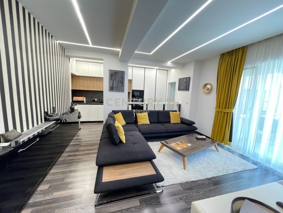Tirane, shitet apartament 2+1 Kati 2, 82.000 m² 185.000 € 