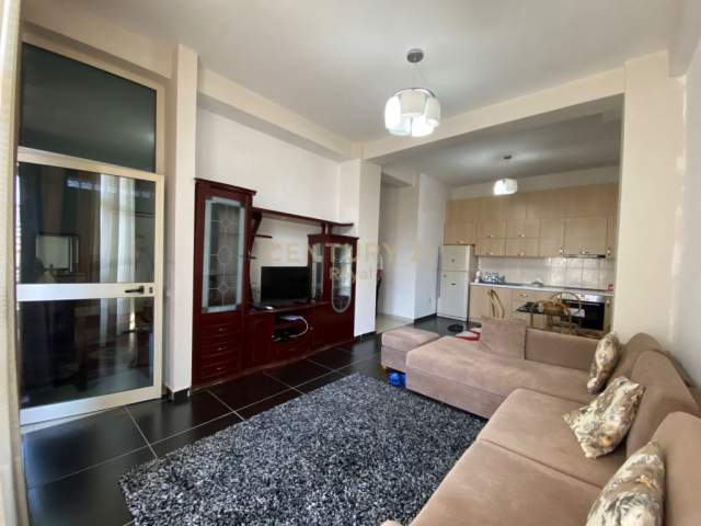 Tirane, shitet apartament Kati 1, 63 m² 135.000 Euro (Pazari I Ri)