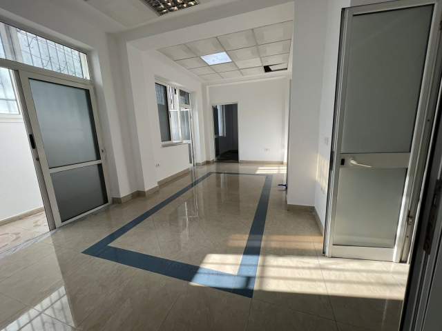 Tirane, jepet me qera zyre Kati 1, 130 m² 1.200 Euro (Qender)