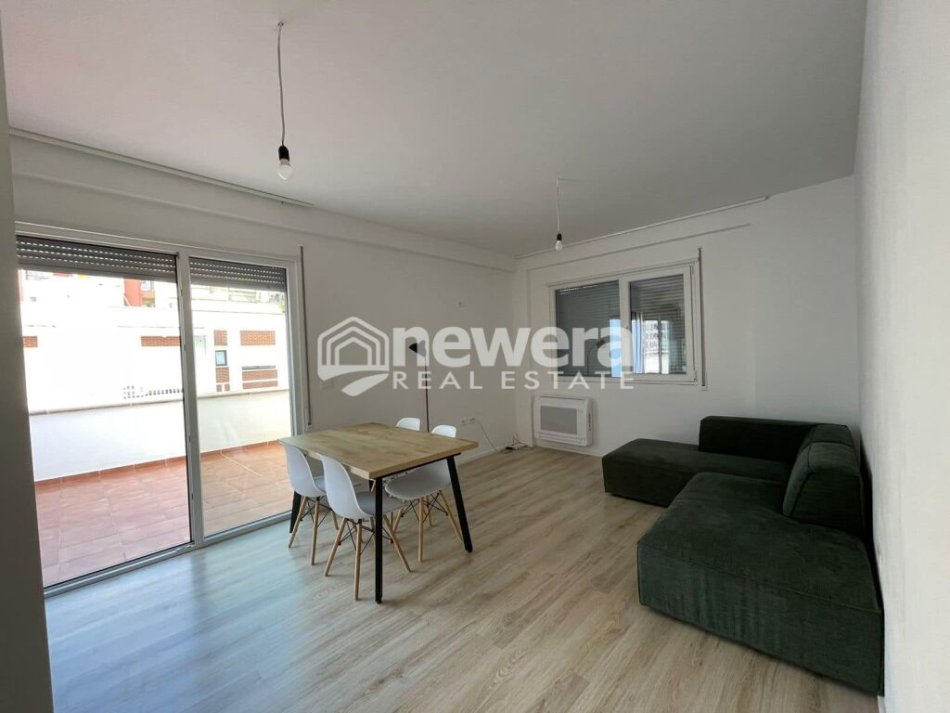 Tirane, jepet me qera apartament 2+1+Ballkon Kati 4, 105 m² 450 € (mahir domi)