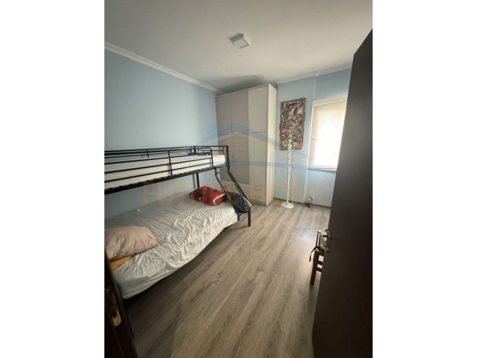 Tirane, jepet me qera apartament 3+1+Ballkon Kati 5, 138 m² 600 € (Kodra e Diellit)