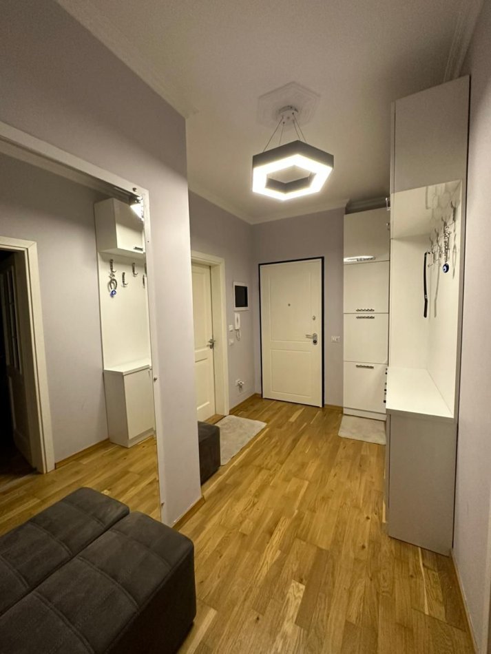 Tirane, jepet me qera apartament 2+1 Kati 4, 105 m² 600 Euro (Astir)