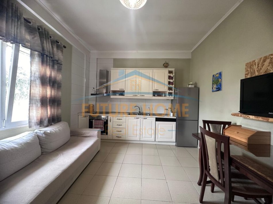 Tirane, jepet me qera apartament 3+1+Ballkon Kati 0, 128 m² 600 € (Sauk)