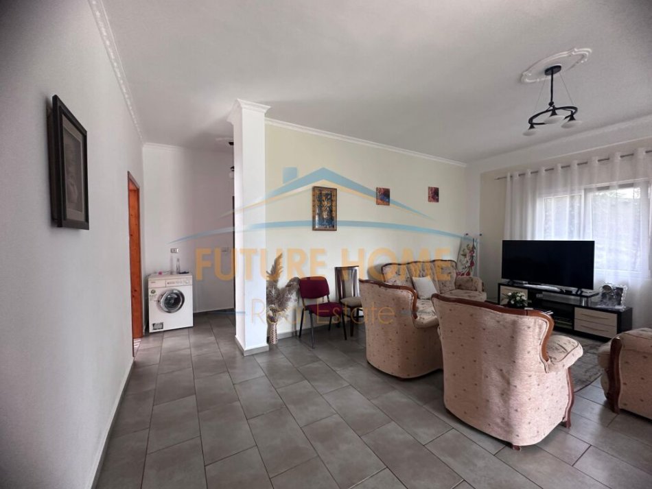 Tirane, jepet me qera apartament 3+1+Ballkon Kati 0, 128 m² 600 € (Sauk)