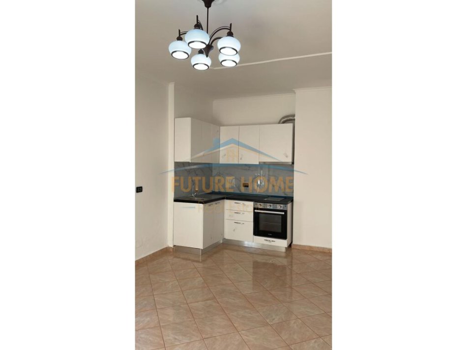 Tirane, jepet me qera apartament 2+1+Ballkon Kati 4, 78 m² 500 € (Gjergji Legisi, Laprake)