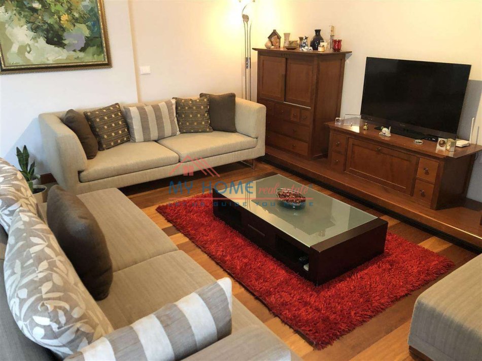 Tirane, jepet me qera apartament 3+1+Ballkon Kati 6, 150 m² 1.100 € 