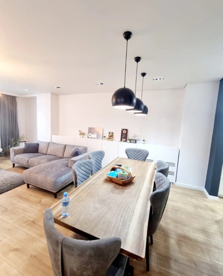 Tirane, shitet apartament 2+1 , 170 m² (Perballe Vesa Center)