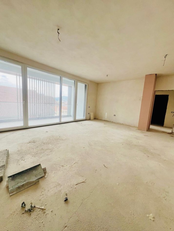 Tirane, shitet apartament 3+1 , 164 m² (Pallati i Brigadave)