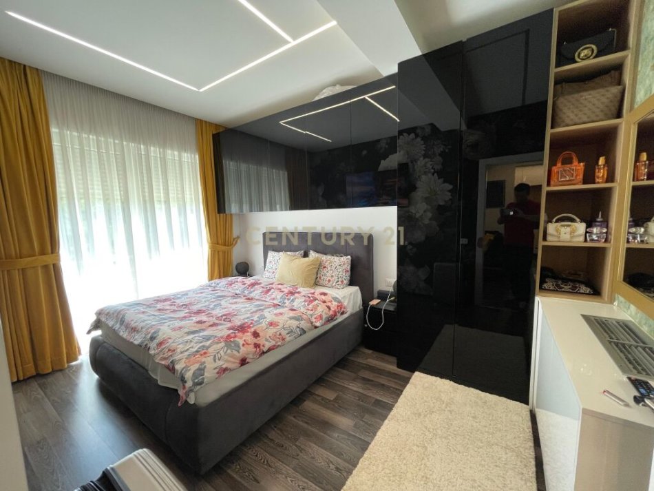 Tirane, shitet apartament 2+1 Kati 2, 82.000 m² 185.000 € 