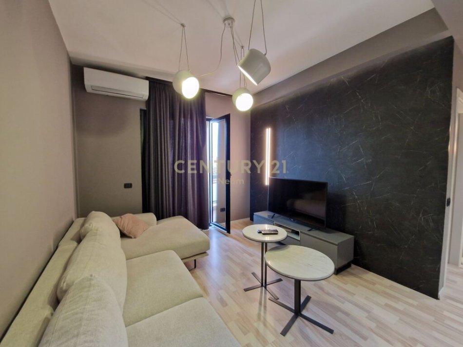 Tirane, shitet apartament 1+1 Kati 3, 60 m² 