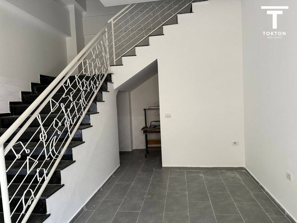 Tirane, shitet apartament 2+1 Kati 2, 128.000 € (Rruga Muhamet Deliu)