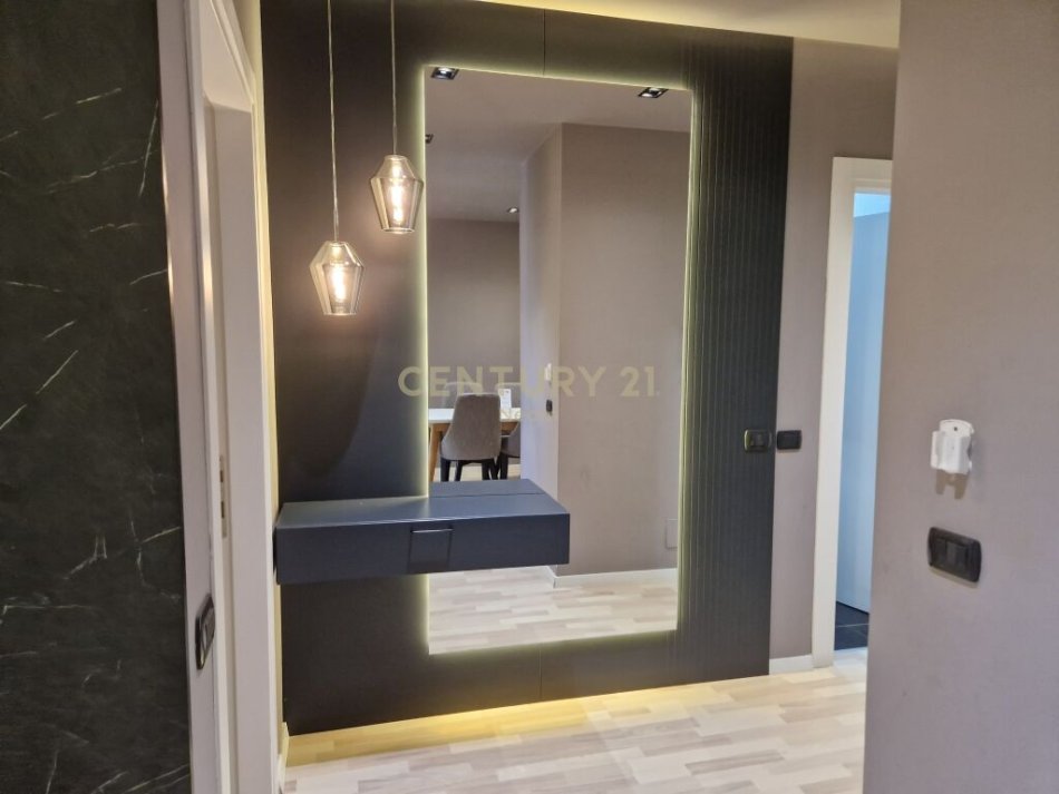 Tirane, shitet apartament 1+1 Kati 3, 60 m² 