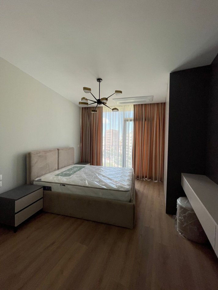 Tirane, jepet me qera apartament 2+1+Ballkon , 110 m² 1.500 € (Liqeni artificial)