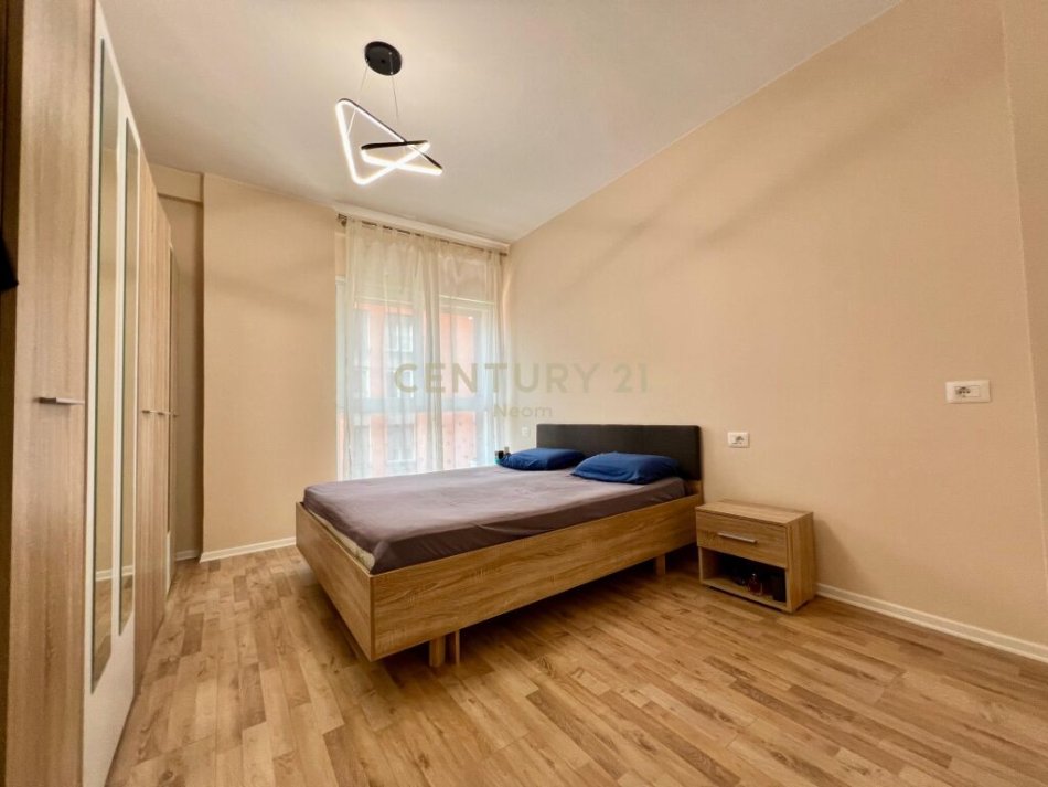 Tirane, shitet apartament 1+1 Kati 5, 142.000 € (ali dem)