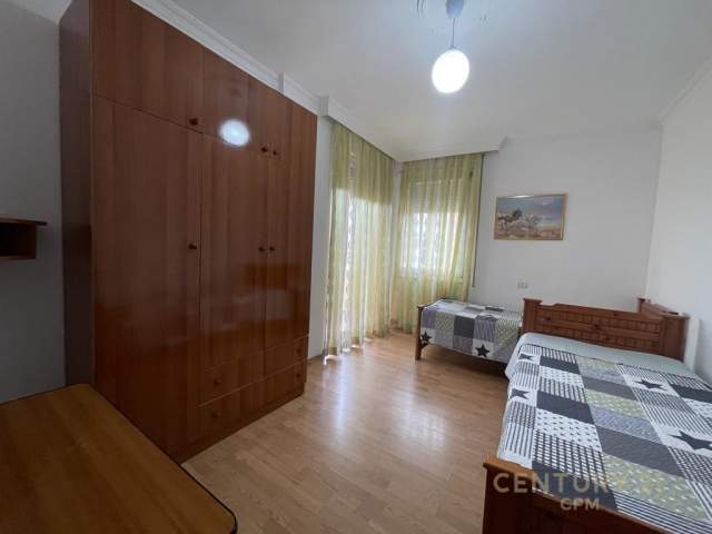 Tirane, jepet me qera apartament 2+1+A+BLK Kati 3, 112 m² 550 Euro (Liqeni i Tiranes)
