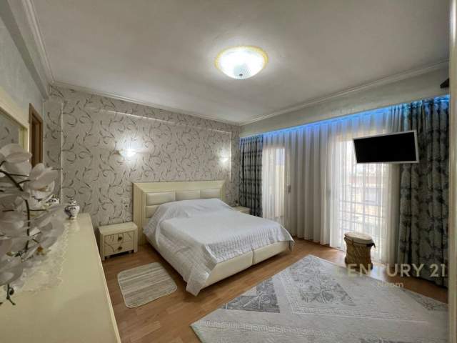 Tirane, jepet me qera apartament 3+1+A+BLK Kati 4, 162 m² 1.500 Euro (Pazari i ri)