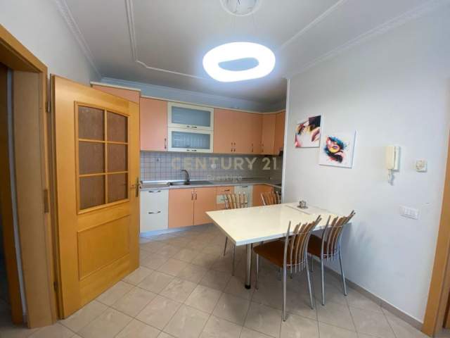 Tirane, jepet me qera apartament 2+1+A+BLK Kati 9, 110 m² 600 Euro (Prane Juridikut)