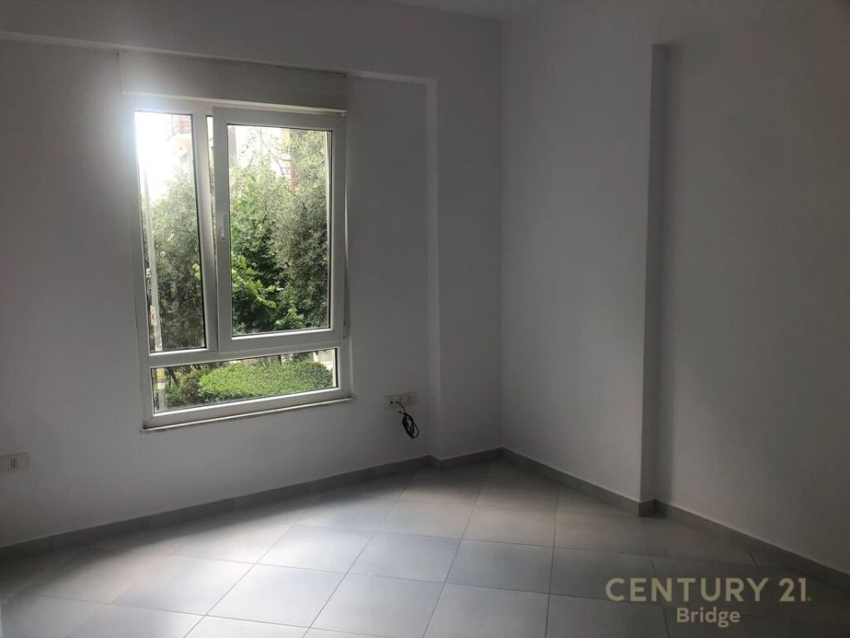 Tirane, shes apartament 2+1 Kati 2, 83 m² 149.000 € (Liqeni i Thate)