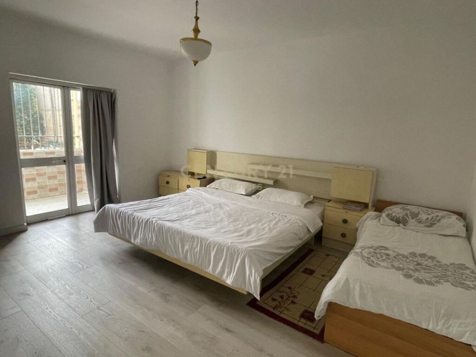 Tirane, jap me qera apartament 3+1 Kati 2, 156 m² 600 € (Gjimnazi Cajupi, afer me QSUT)