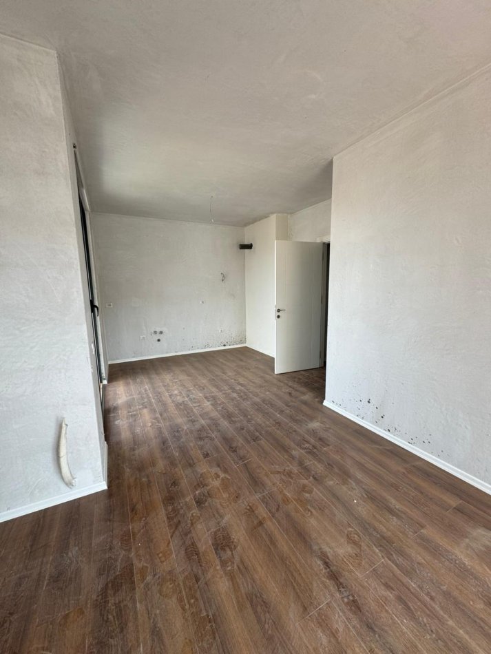 Tirane, shitet apartament 2+1 Kati 4, 106 m² 170.000 € (rruga xhanfize keko)