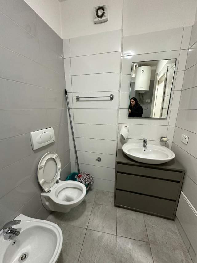 Tirane, jepet me qera apartament 1+1 Kati 4, 64 m² 480 Euro (Frosina Plaku, Kompleksi Kontakt/Magnet)
