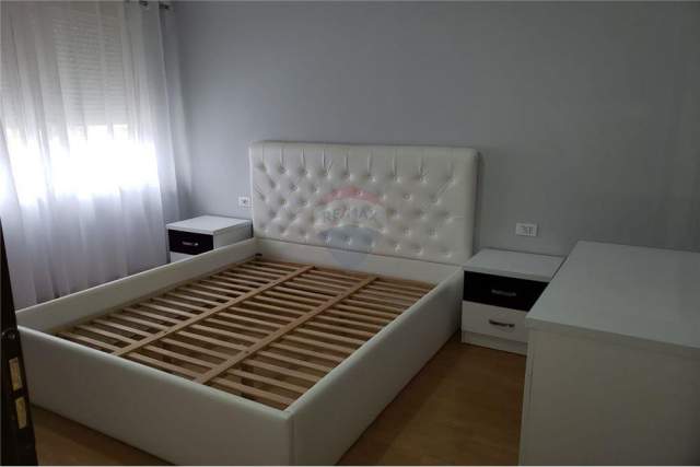 Tirane, jepet me qera apartament 1+1 Kati 4, 70 m² 480 Euro