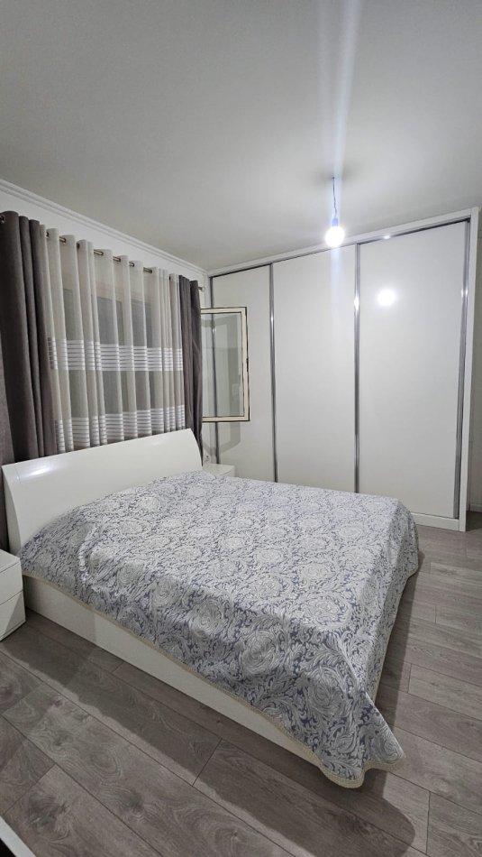 Tirane, jepet me qera apartament 2+1+Ballkon Kati 1, 110 m² 600 € (Rruga e Kavajes)