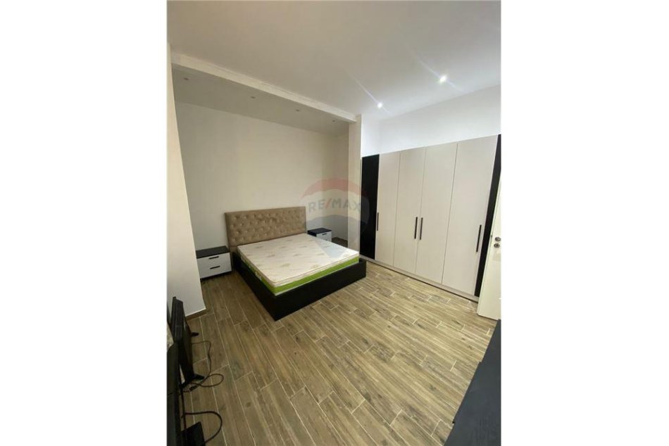 Tirane, jepet me qera apartament 1+1 Kati 0, 64 m² 400 € (rruga peti)