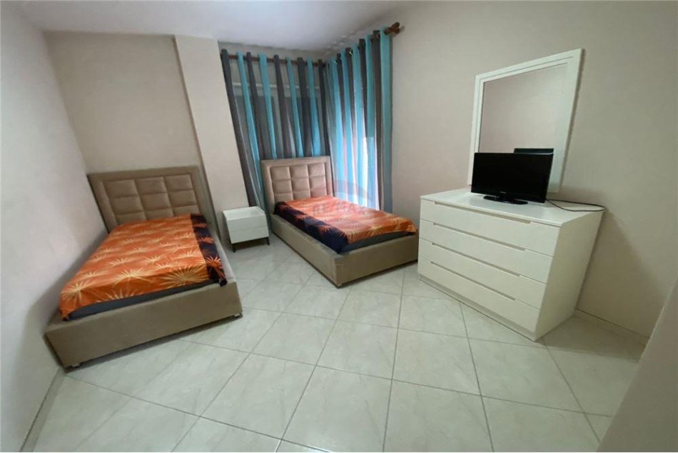 Tirane, jepet me qera apartament 2+1 Kati 2, 93 m² 550 € (Rruga e Kavajës,)