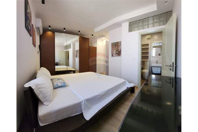 Tirane, jepet me qera apartament 2+1+BLK 100 m² 850 Euro