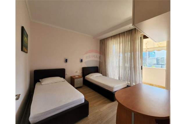 Tirane, jepet me qera apartament 2+1+BLK 100 m² 850 Euro