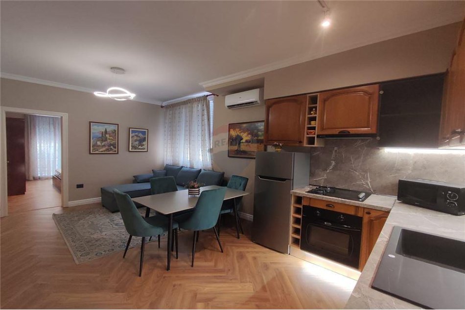 Tirane, jepet me qera apartament 1+1 Kati 6, 63 m² 570 € (Rruga e Elbasanit)