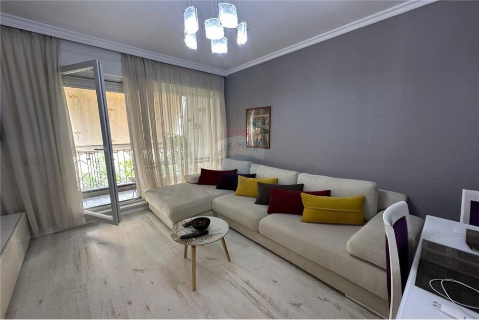 Tirane, jepet me qera apartament 1+1 Kati 3, 63 m² 500 € (21-Dhjetori - Frosina Plaku)