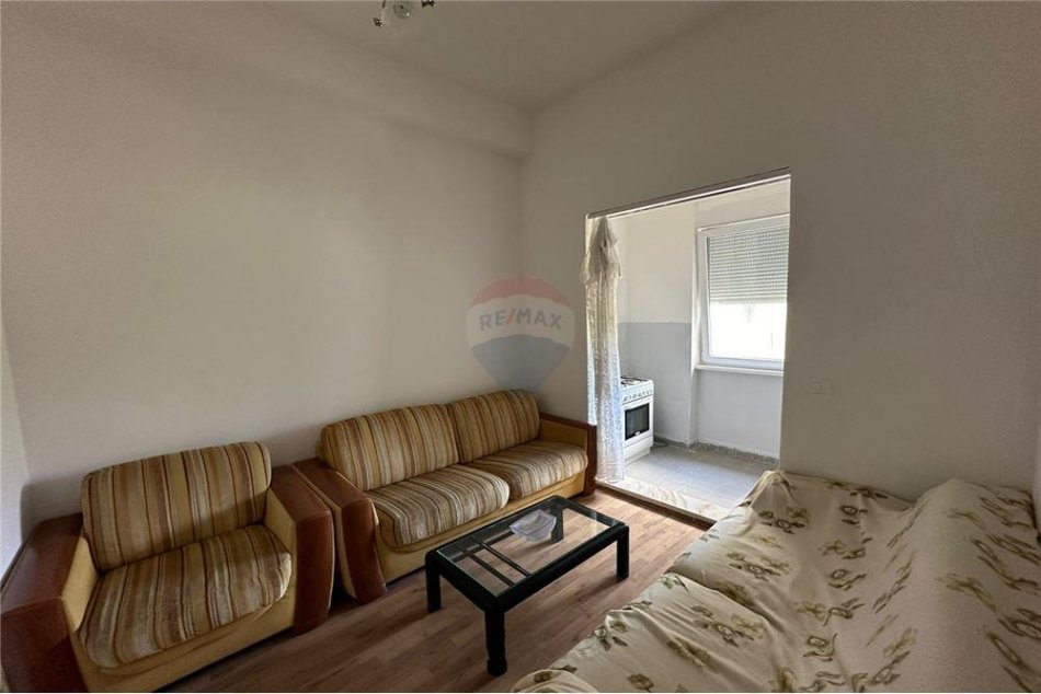 Tirane, jepet me qera apartament 1+1+Ballkon Kati 2, 71 m² 300 € (Rruga &#039;&#039;Pjeter Budi)