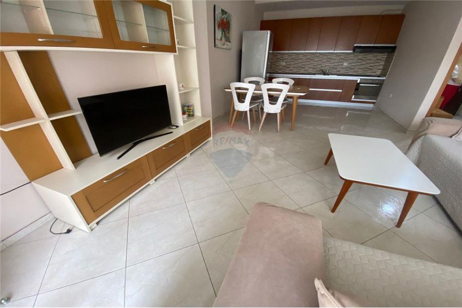 Tirane, jepet me qera apartament 2+1 Kati 2, 93 m² 550 € (Rruga e Kavajës,)